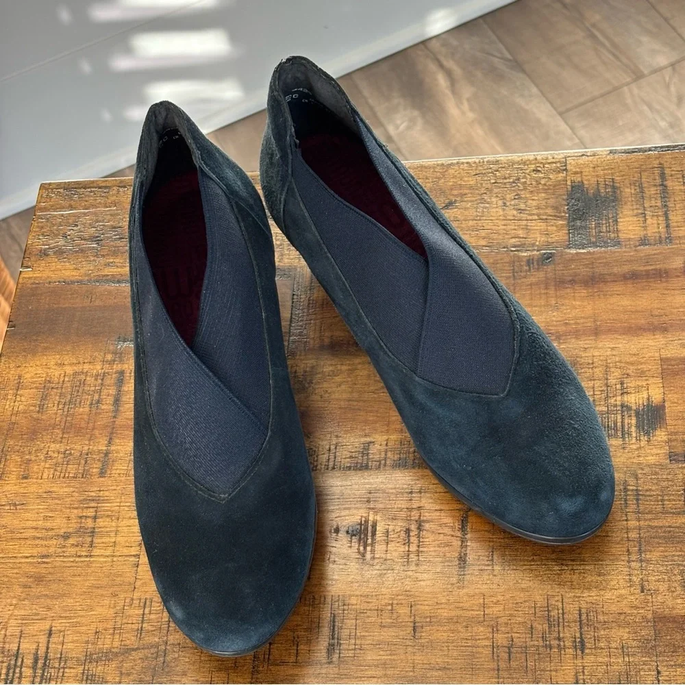 Munro Francee Slip on Ankle Bootie in Navy Suede Size 6